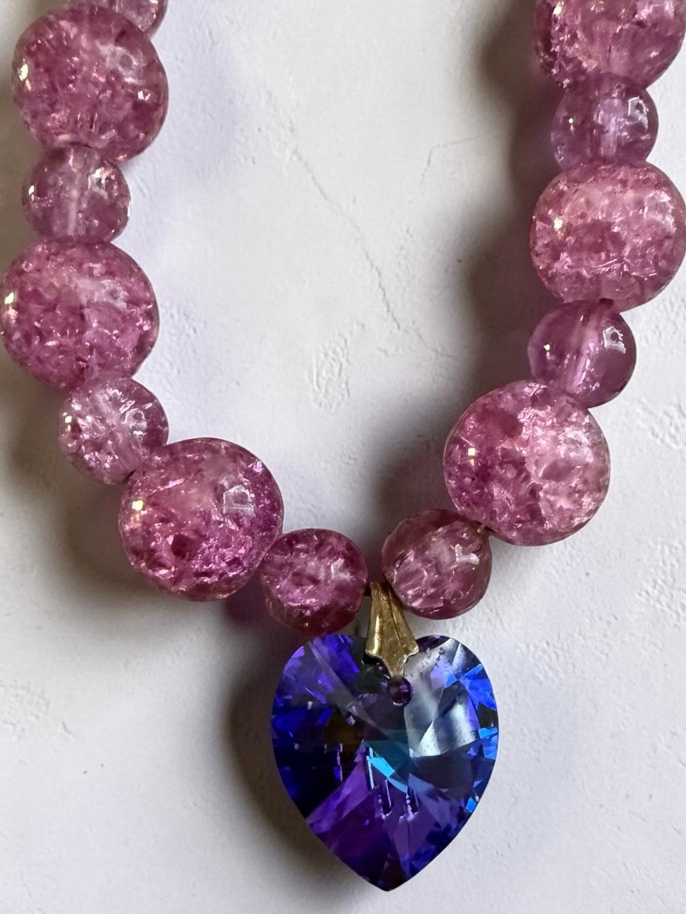 Pink Crackle Glass Beaded Necklace with Purple Heart Pendant - Picture 4 of 5